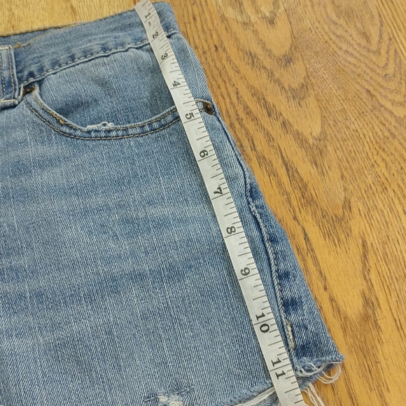 Levi's cut off jean shorts - Picture 5 of 6